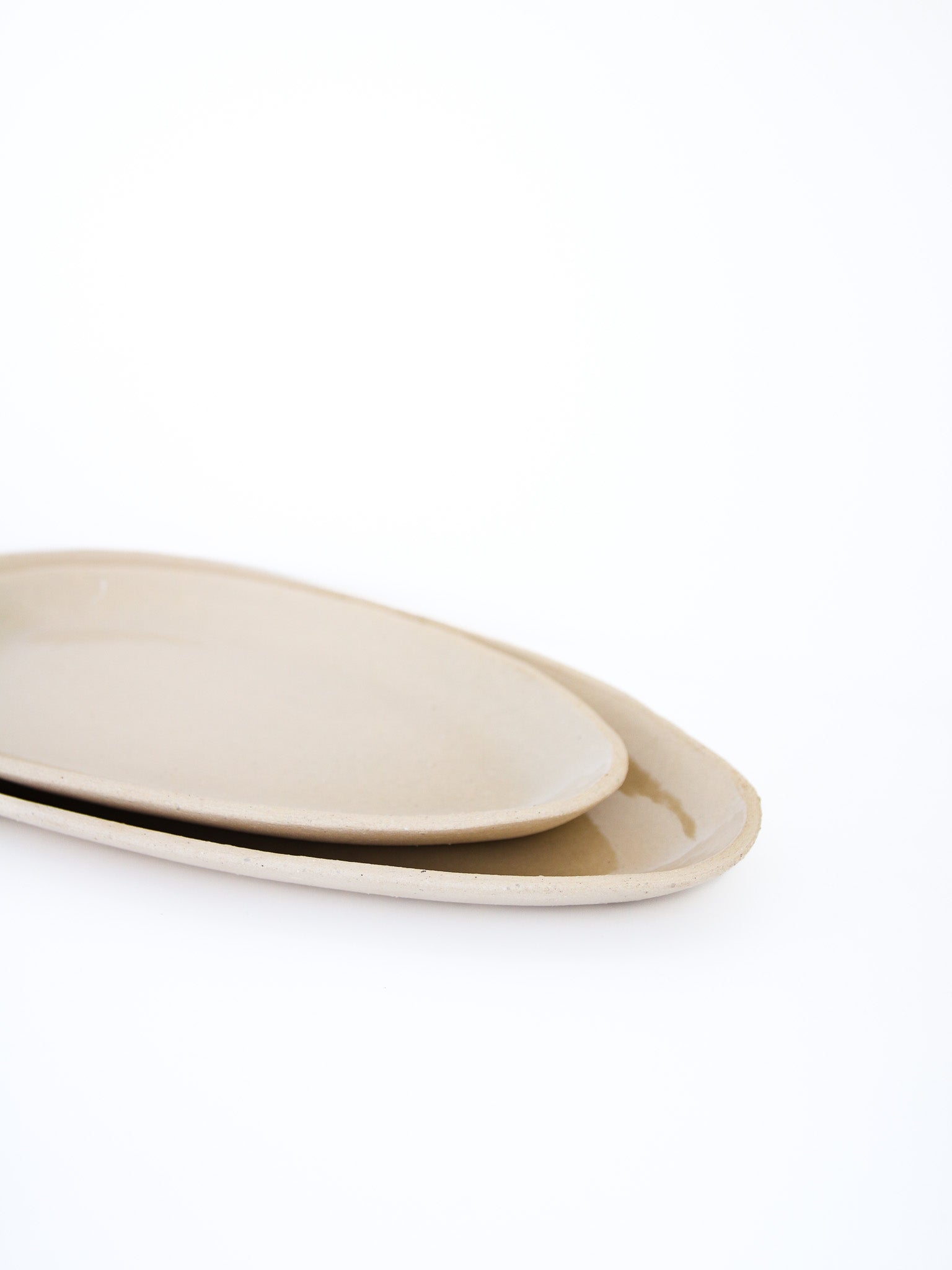 Serveerbordjes ruw beige